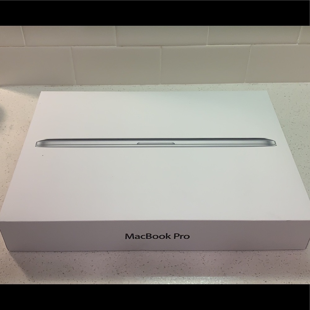 MacBook Pro box